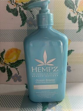Hempz Ocean Breeze Herbal Body Moisturizer - Light Blue Bottle Factory Sealed.